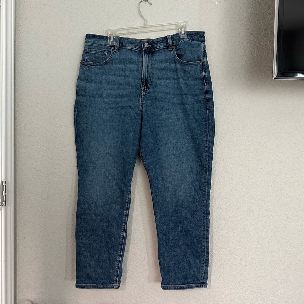 American Eagle Stretch Mom Jean